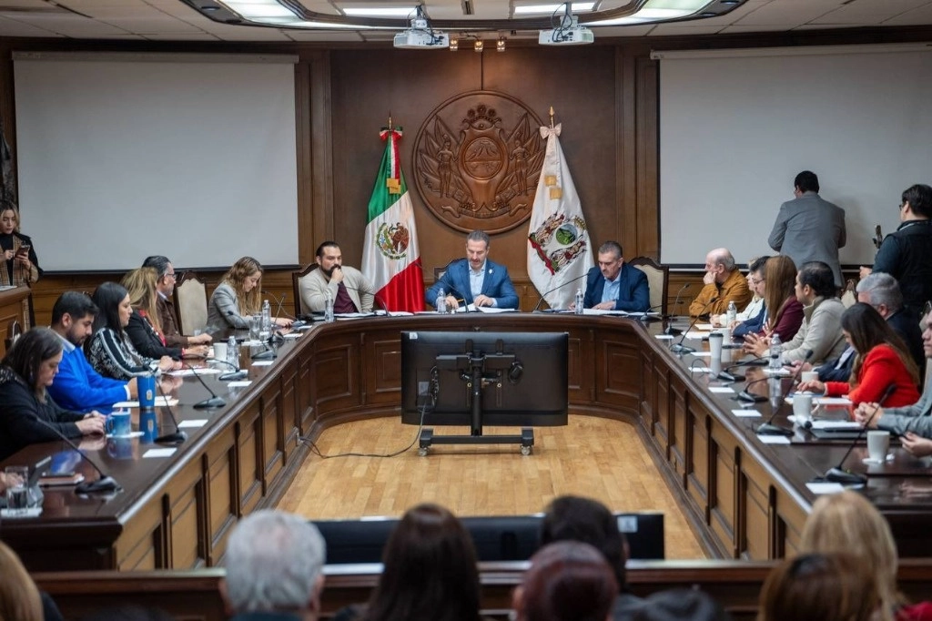 Aunque también se avalaron los subsidios en el pago de contribuciones para el resto de la administración, el edil explicó que los descuentos podrían ser ajustados si no se concreta la actualización de los valores catastrales. Foto @AdrianDeLaGarza
