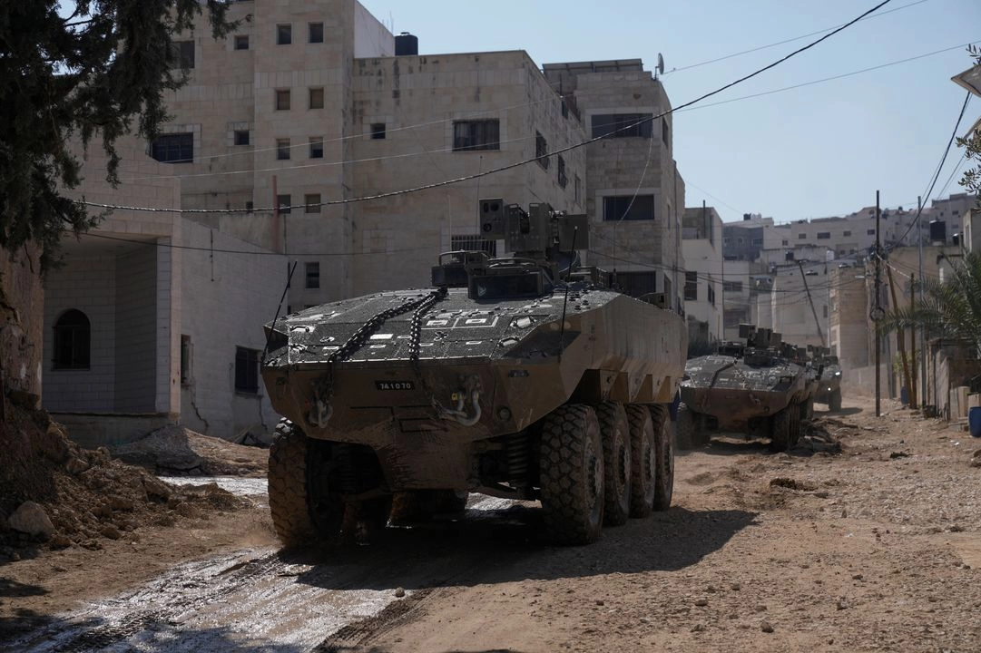 Tanques israelíes durante una operación militar en la ciudad de Jenín, Cisjordania, el 11 de marzo de 2025. Foto 