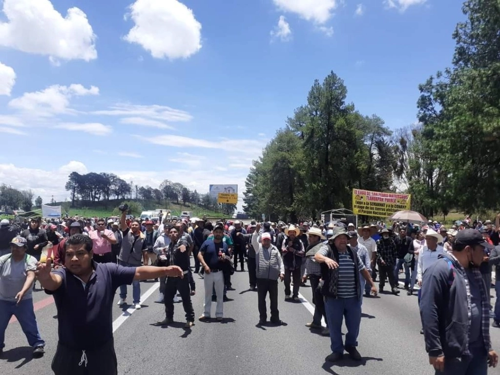 Los ejidatarios exigen a las autoridades que resuelvan el despojo del que han sido víctimas. Foto La Jornada de Oriente