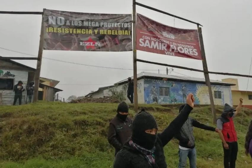 El Centro de Derechos Humanos Fray Bartolomé de Las Casas denunció que ejidatarios y autoridades municipales quemaron casas y desplazaron a 6 familias de las  BAEZLN. Foto tomada de frayba.org.mx