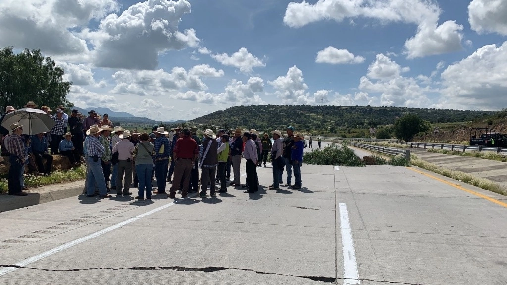 Gumaro Curiel Olvera, presidente del comisariado ejidal de Santa María Atipac, Axapusco, señaló que hasta el momento no ha habido acercamiento con las autoridades y están en la espera de la llamada de éstas para poder pactar alguna reunión. Foto Javier Salinas Cesáreo 