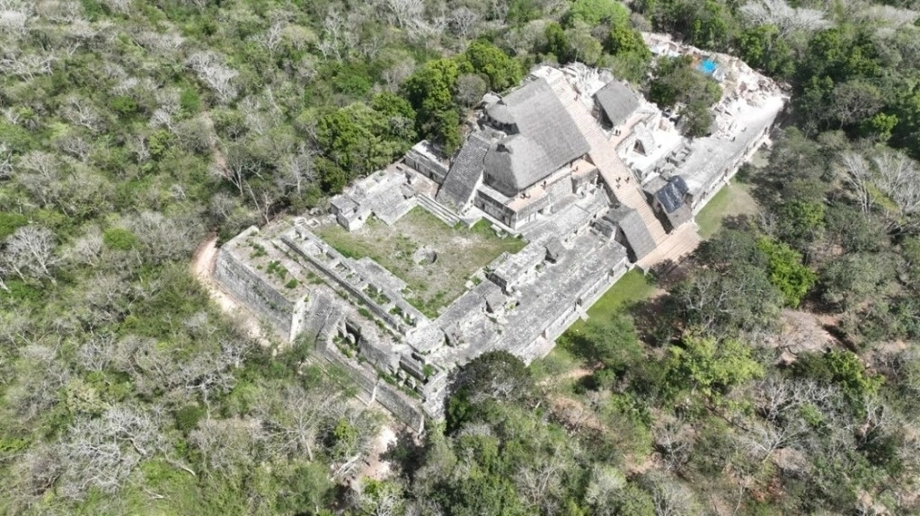"Es el origen de Ek Balam, la historia del pueblo y todo lo que ofrece la zona arqueológica, los personajes que están en la pirámide y que nosotros tallamos en madera para vender a los turistas". Foto cortesía Centro INAH Yucatán/ Archivo 