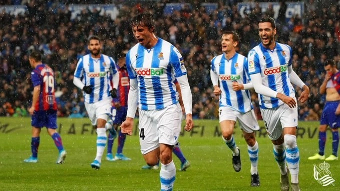 El partido de la 24ª jornada de la Liga española entre el Eibar y la Real Sociedad, aplazado el pasado sábado por la mala calidad del aire tras un incendio en un vertedero, se jugará el 10 de marzo. Imagen tomada de @RealSociedad