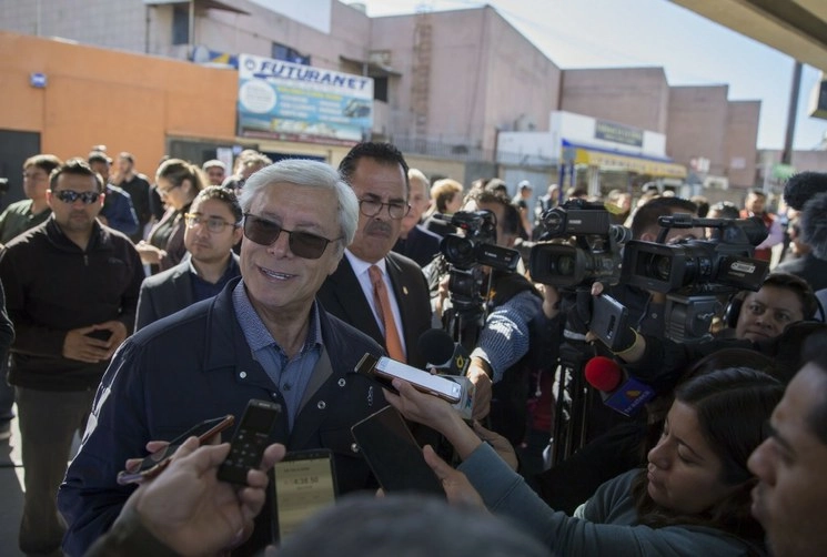 "Ley Bonilla" se conoce a las reformas a la constitución de Baja California, mediante las cuales el actual gobernador, Jaime Bonilla Valdez (en la imagen) pretende alargar su mandato de dos a cinco años. Foto Cuartoscuro / archivo 