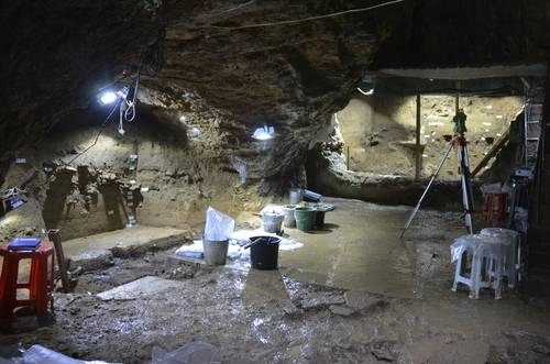 La imagen muestra el trabajo de excavación en la cueva Bacho Kiro. Foto Ap
