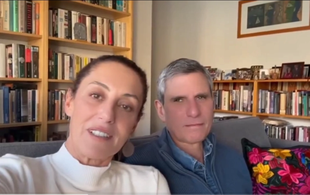 La precandidata de Morena Claudia Sheinbaum y su esposo Jesús María Tarriba mandaron un mensaje de fin de año. Foto @Claudiashein
