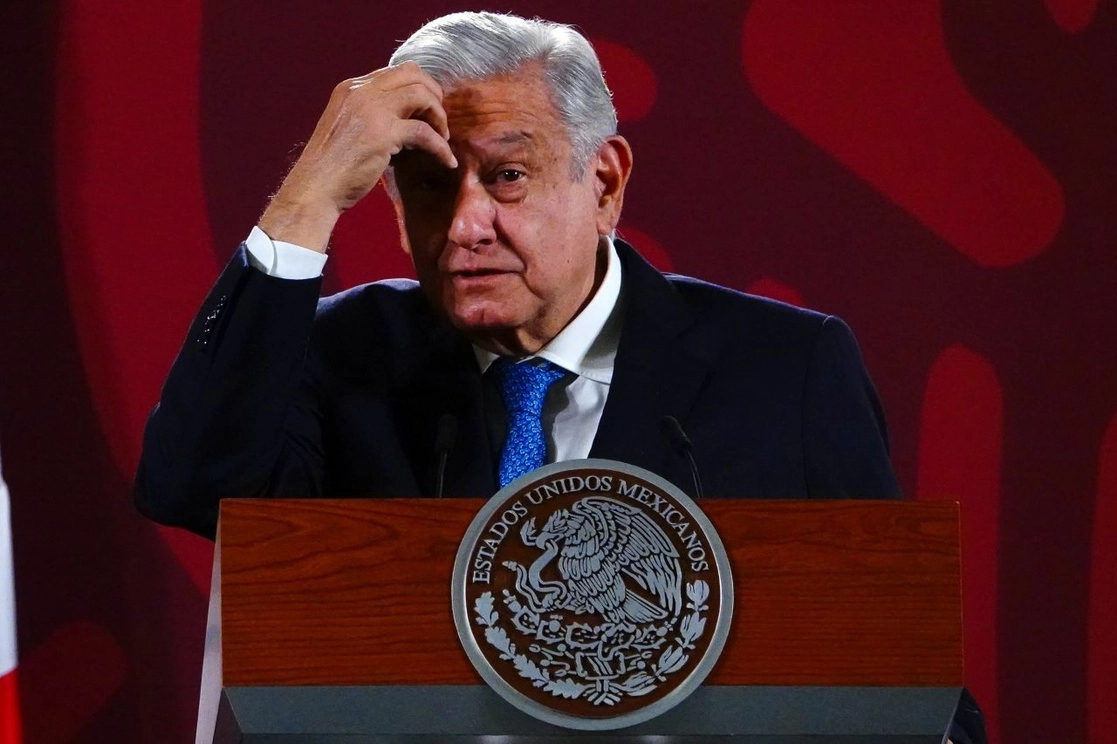 El presidente López Obrador manifestó que en la reunión que sostuvo con productores y directivos de las principales cadenas de autoservicios, todos manifestaron su voluntad de ayudar. Foto Cuartoscuro


