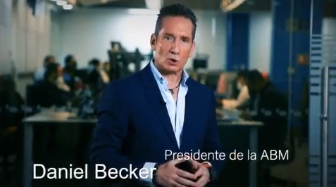 “Los empleados de la banca que se internalizaron tienen el mismo sueldo, sin embargo, la gran mayoría incrementaron sus prestaciones”, dijo Becker. Imagen tomada del Twitter de @AsocBancosMx
