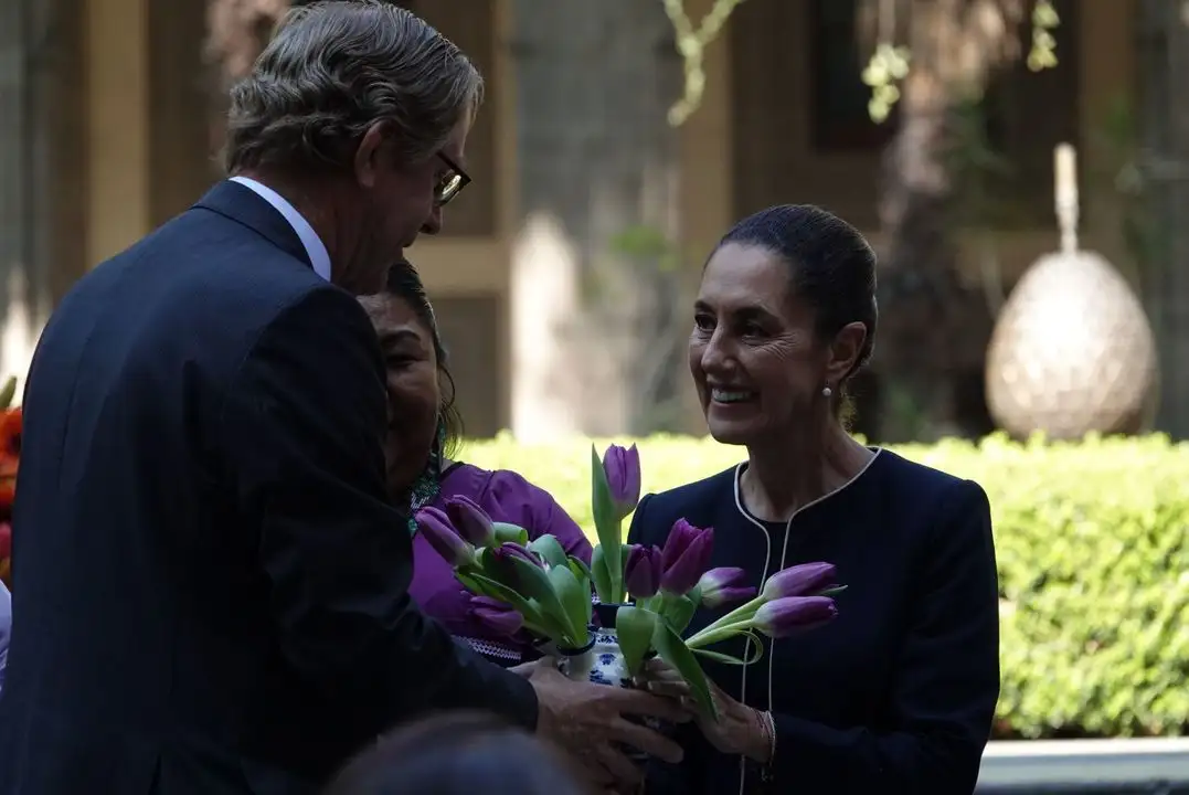 La presidenta Claudia Sheinbaum Pardo encabezó la ceremonia de nombramiento de un tulipán por parte del gobierno de los Países Bajos. La flor recibió el nombre de “La Mujer Indígena” a petición de la mandataria quién declaró el 2025 como el Año de la Mujer Indígena. 
