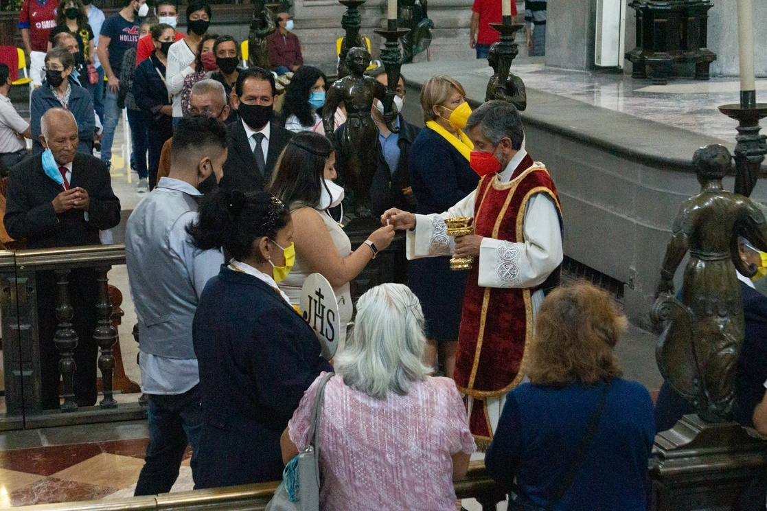 Durante la misa dominical en la Catedral metropolitana, en imagen del 23 de mayo pasado. Foto Pablo Ramos