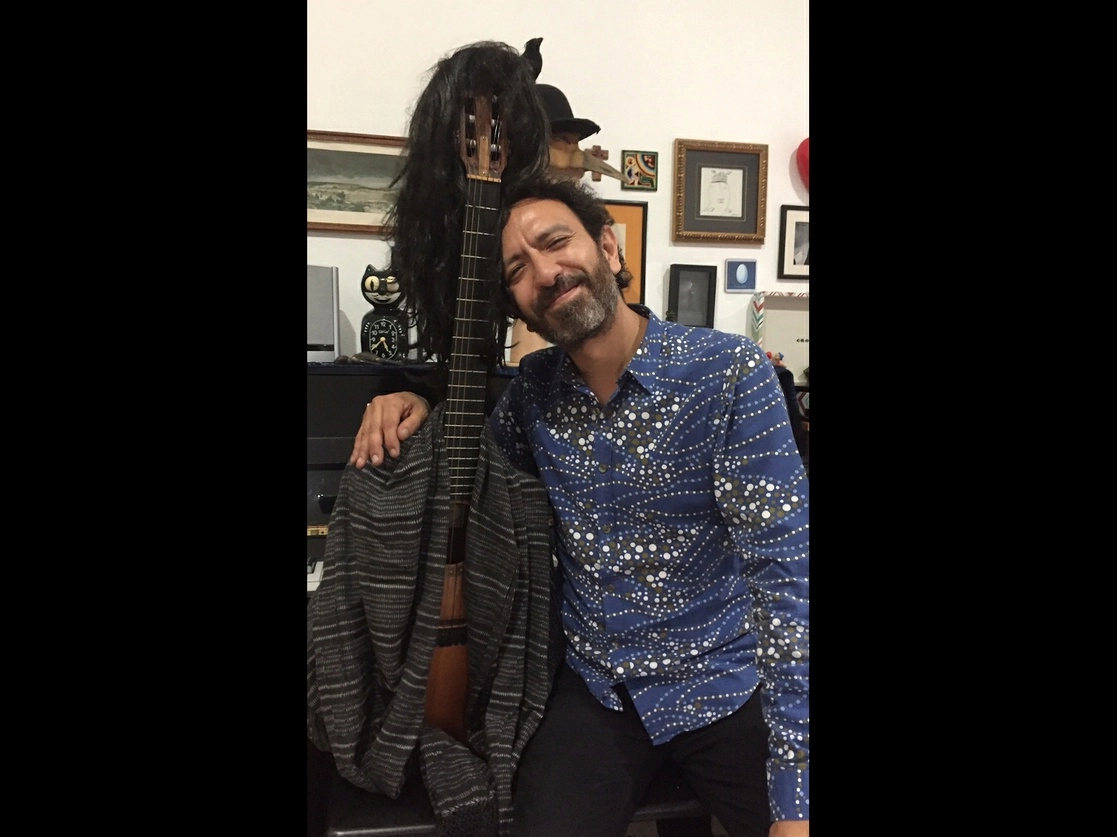 Fernando Rivera Calderón, músico y escritor, durante una charla con La Jornada en 2017. Foto Guillermo Sologuren