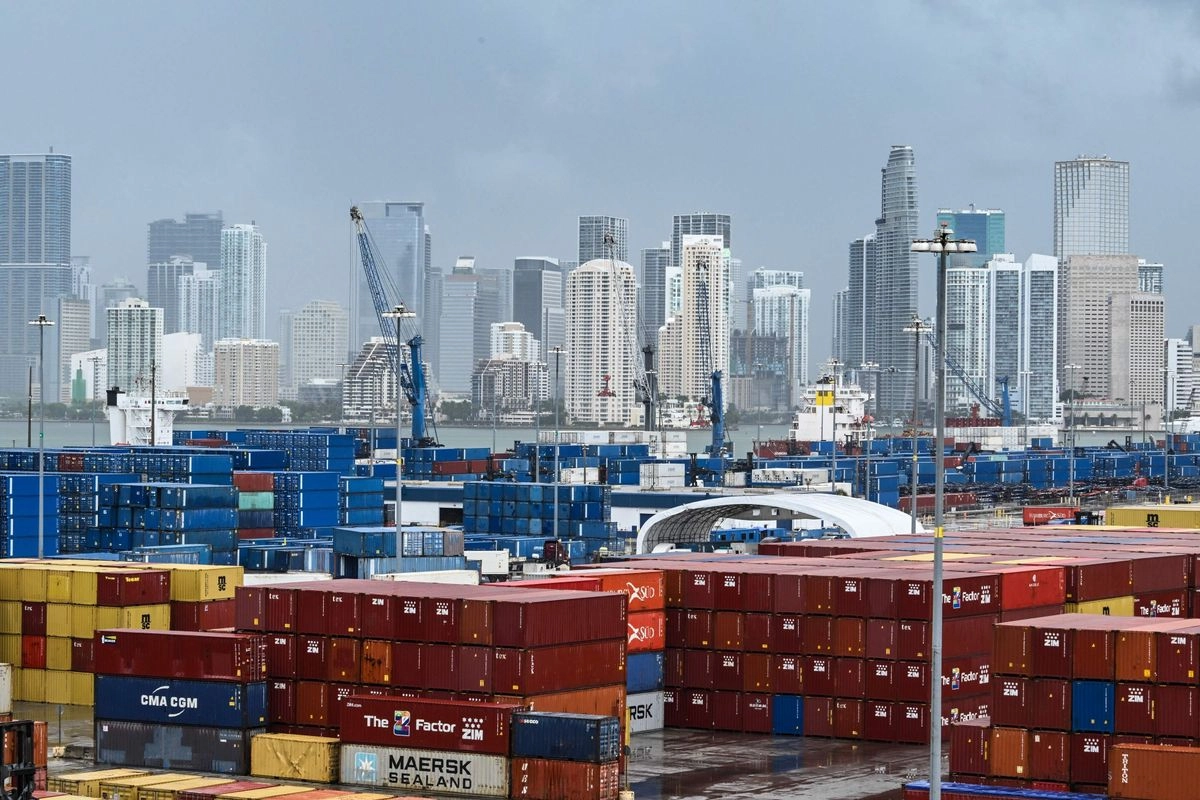 El jueves pasado entraron en vigor los nuevos derechos aduaneros impuestos por Trump para decenas de países. En la imagen, contenedores en el puerto de Miami, Florida. Foto 
