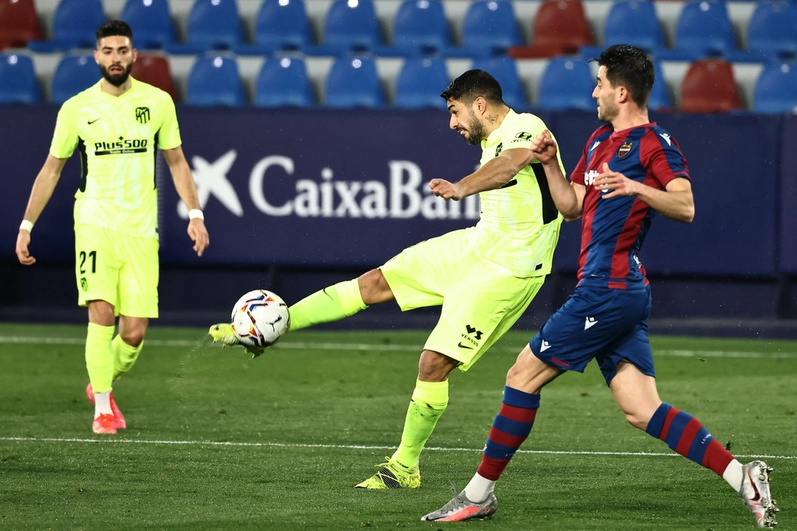 El Atlético de Madrid empató 1-1 en el campo del Levante, en partido atrasado de la segunda jornada de LaLiga, aunque sigue firme al frente del campeonato español, el 17 de febrero de 2021. Foto Afp