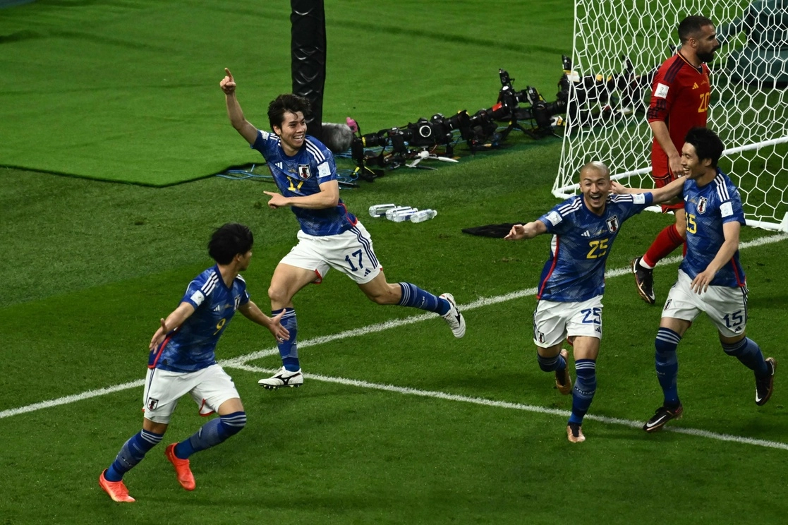En el minuto 51, el japonés Kaoru Mitoma se había lanzado para enviar un centro a Ao Tanaka, que marcó. Después del visionado en el VAR, el árbitro sudafricano, Victor Gomes, concedió el tanto, el 1 de diciembre de 2022. Foto Afp