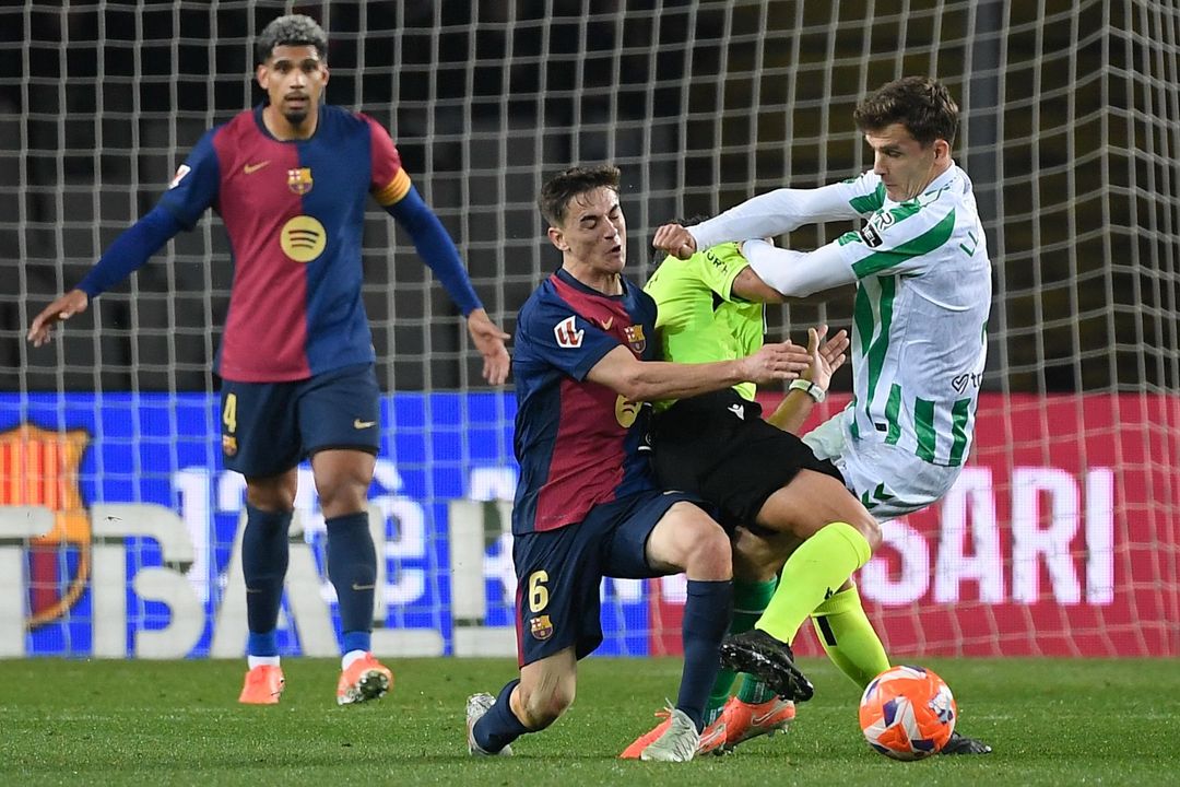 El Barça no remata la Liga contra el Betis - La Jornada