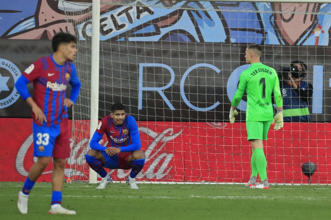 Durante un partido de fútbol de la Liga española entre Celta y Barcelona en el estadio Balaidos en Vigo, España, el sábado 6 de noviembre de 2021. Foto Ap 