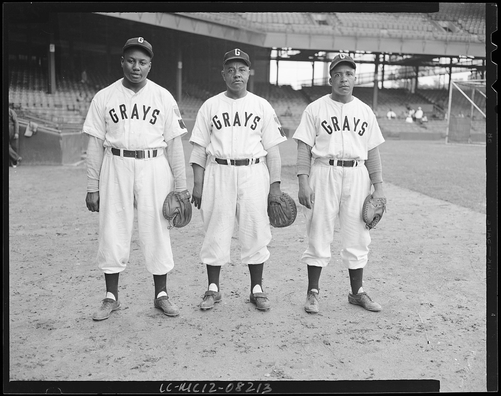 La MLB concedió a las Ligas Negras el estatus de ‘Mayores’ en 2020, en medio del examen nacional de conciencia en Estados Unidos generado por la muerte del afroamericano George Floyd a manos de un policía blanco en Minneapolis. Foto tomada de X @librarycongress.
