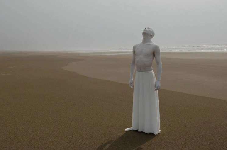 Ichihara Akihito en un fragmento de ‘Mirada marina’. Foto cortesía de los bailarines 



