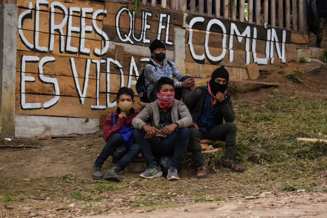 Bases de apoyo zapatistas ayer, en el municipio de Tenejapa, Chiapas, donde se lleva a cabo el Encuentro de arte, rebeldía y resistencia hacia el día después, convocado por el EZLN. 