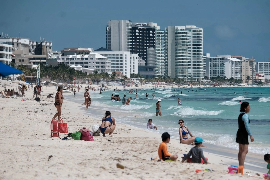 Turistas en playas de Cancún, Quintana Roo. Foto Cuartoscuro