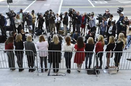 Actrices, que se hacen llamar Silence Breakers ofrecieron una conferencia de prensa en el ayuntamiento de Los Ángeles. Foto Ap