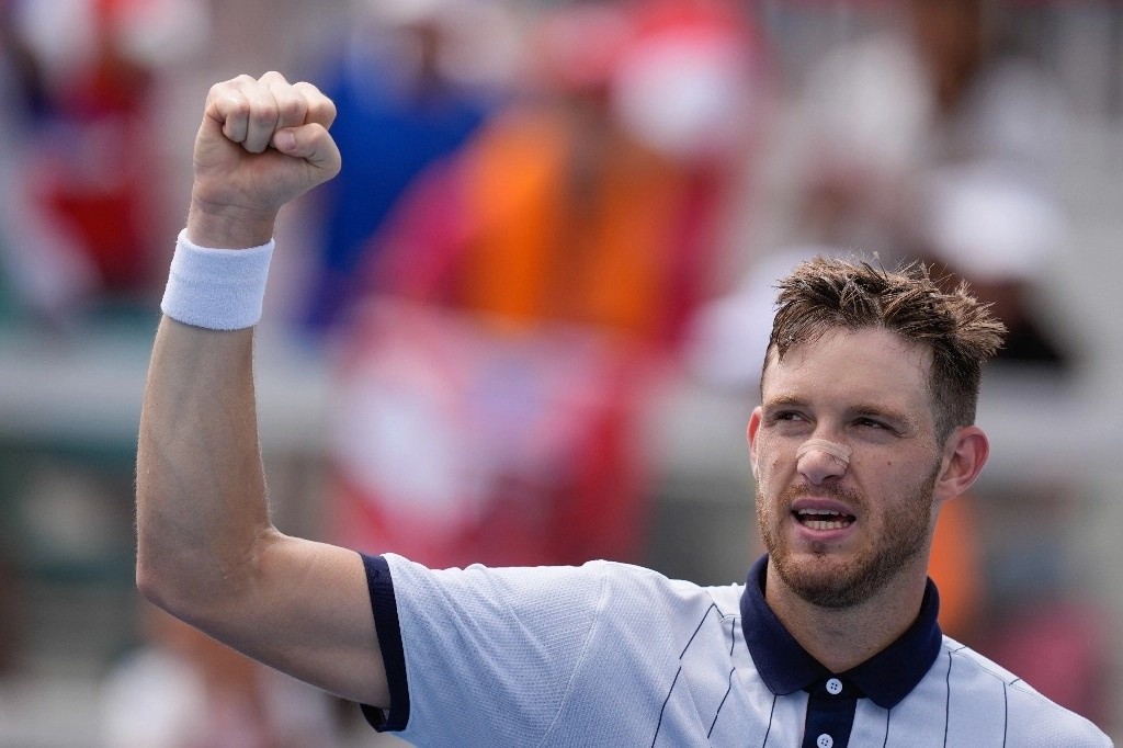 El tenista chileno Nicolás Jarry derrotó al noruego Casper Ruud y avanzó los cuartos de final del Masters 1000 de Miami, el 26 de marzo de 2024. Foto Ap