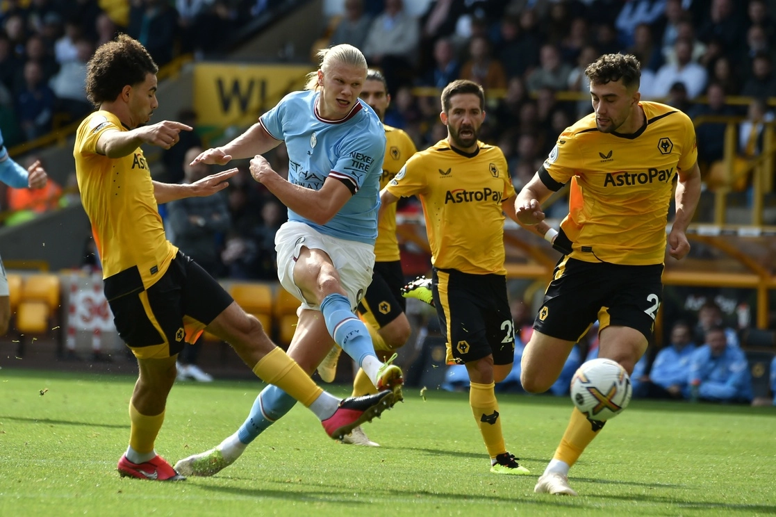 El noruego Erling Haaland anotó el segundo gol del Manchester City ante Wolves, en la fecha ocho de la Liga Premier. Foto Ap
