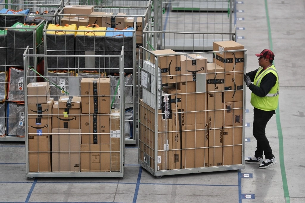 Información de la AMVO señala que hay inversiones en logística cercanas a 25 mil millones de dólares. Estación de Amazon en la Ciudad de México. Foto Marco Peláez 