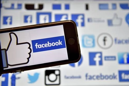 Facebook es la red social en la que más navegan los usuarios durante la pandemia. Foto Afp
