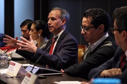 El subsecretario de Prevención y Promoción de la Salud, Hugo López-Gatell, señaló que no es posible predecir cuándo se presentará en el país el primer caso de coronavirus. Foto Marco Peláez