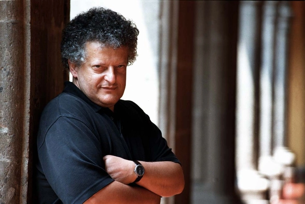 El violinista británico Irvine Arditti, director y fundador del Cuarteto Arditti, afirma que siempre ha mantenido "una relación estrecha" con México, que inició en agosto de 1976, cuando se presentó en el Palacio de Bellas Artes como atrilista de la Sinfónica de Londres. Foto Archivo