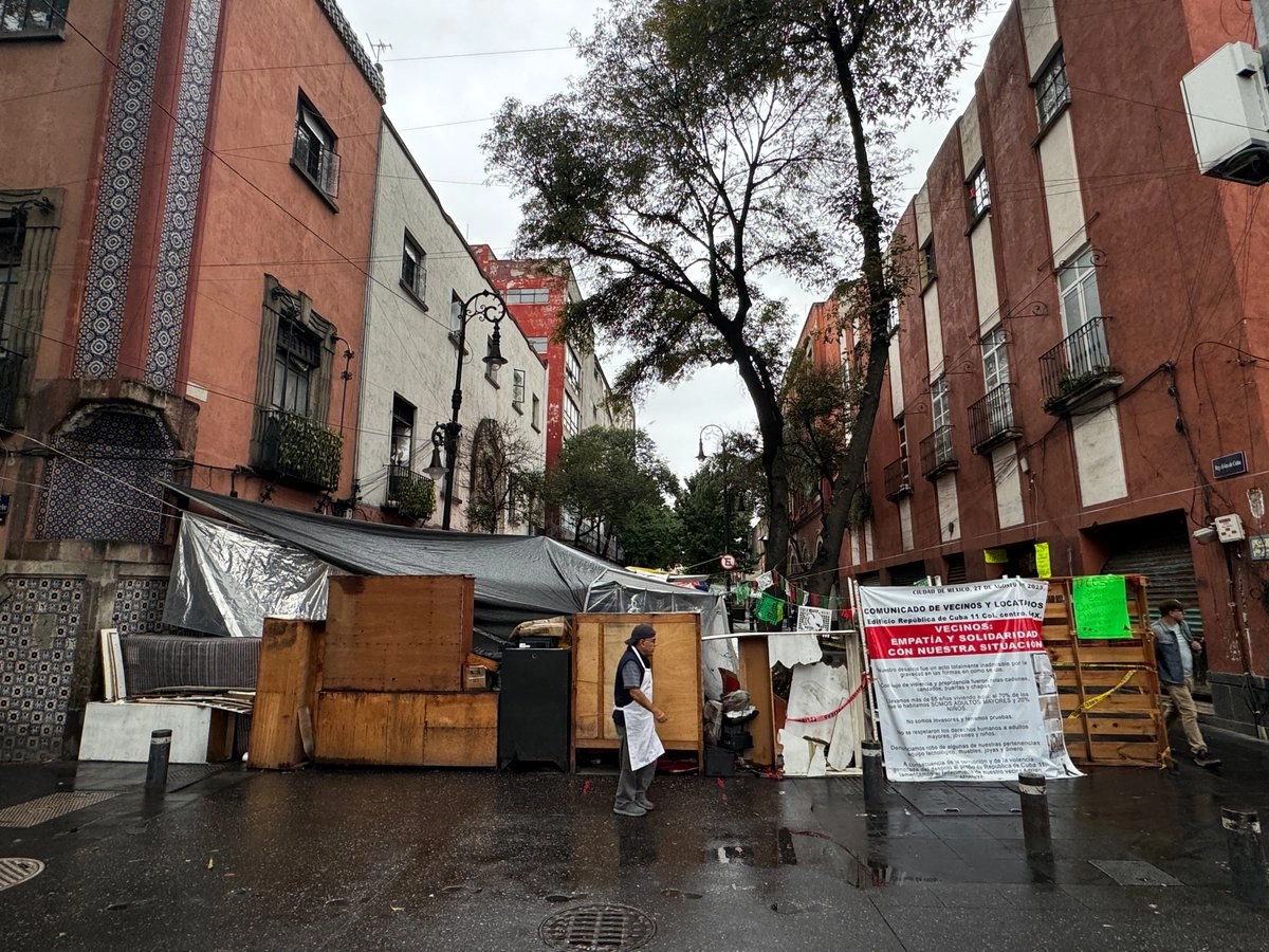 Desalojo en República de Cuba, en el Centro Histórico de la Ciudad de México. 