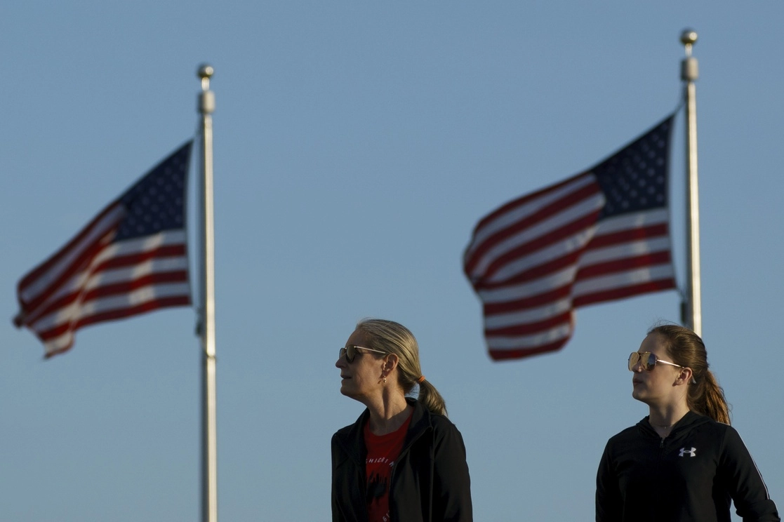 Personas pasando el tiempo en el National Mall, en Washington D.C. Estados Unidos. Foto Xinhua