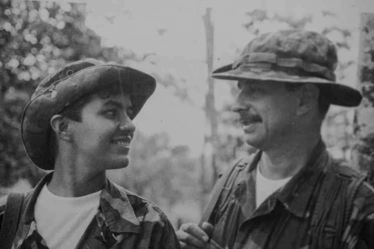 Simón Trinidad y su compañera Lucero en los diálogos de El Caguán. Foto tomada del libro Simón Trinidad, el hombre de hierro, de Jorge Enrique Botero