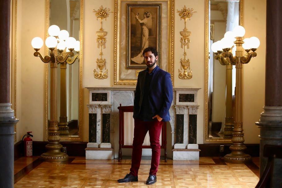 En entrevista con La Jornada el también cineasta Diego del Río opinó que los teatros "son espacios de acopio donde las personas pueden guarecerse de la barbarie". Foto 
