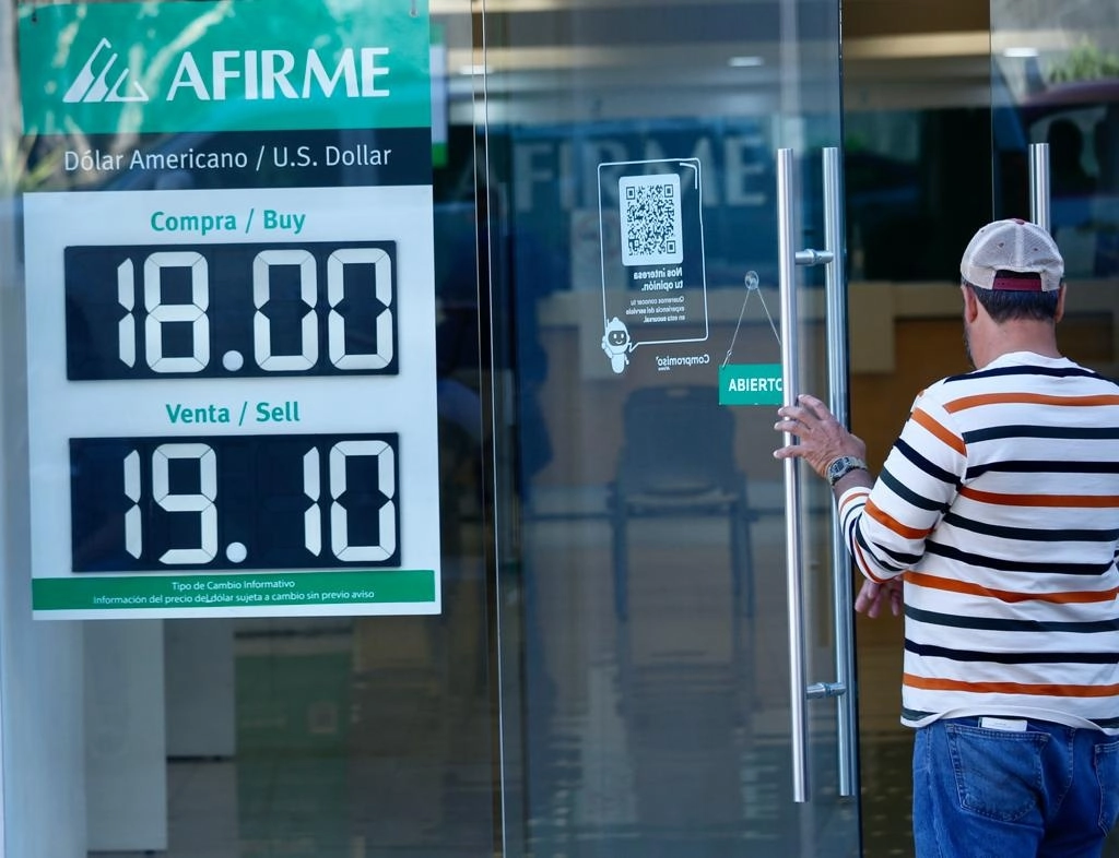 Cotización del dólar en una casa de cambio en la Ciudad de México, el 23 de enero de 2023. Foto María Luisa Severiano
