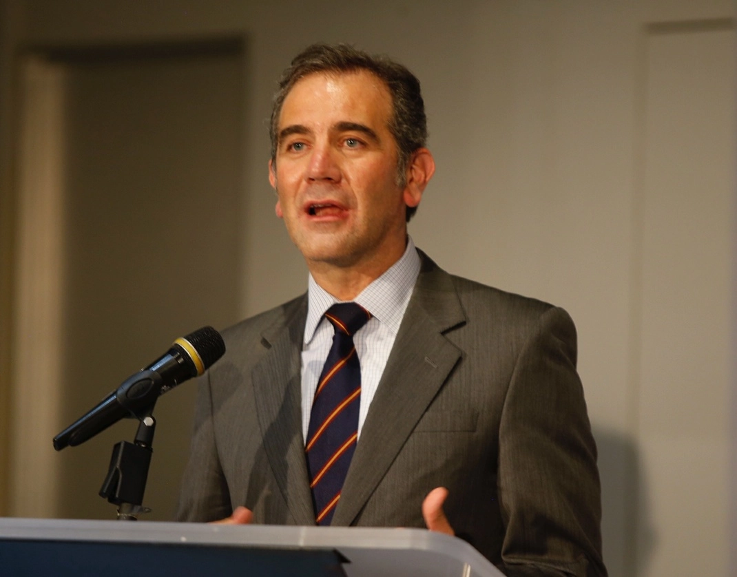 “A las ciudadanas y ciudadanos de Aguascalientes, Durango, Hidalgo, Oaxaca, Quintana Roo y Tamaulipas les hago un atento llamado a votar el día de mañana”, dijo Lorenzo Córdova. Foto Guillermo Sologuren / Archivo