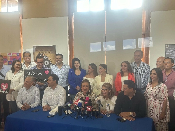 Xochitl Gálvez celebró una rueda de prensa en el Museo del Ferrocarril situado en el tradicional barrio de la Estación en la zona centro de  Aguascalientes. Foto Claudio Bañuelos