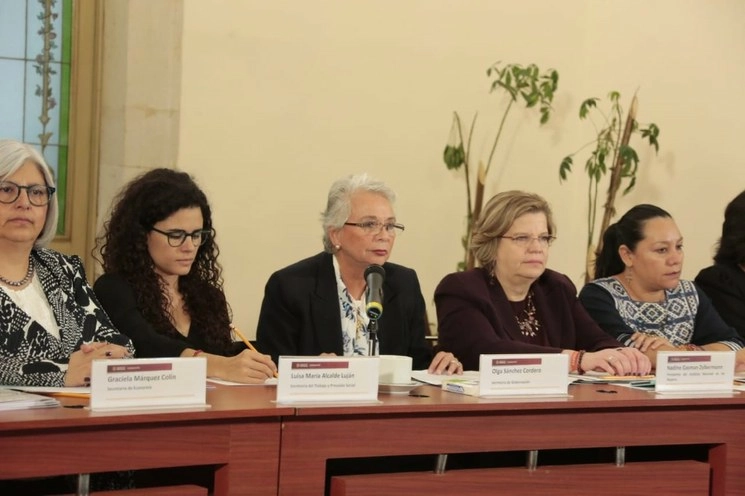 “Este es un gobierno de libertades y cada una de las empleadas y funcionarias que trabajan en las diversas secretarias decidirán qué harán el próximo lunes 9”, dijo la servidora. Imagen Gobernación