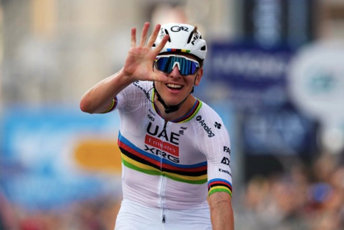 Pogacar venció con un tiempo de 5:45:53; el belga Remco Evenepoel terminó en segundo lugar con 1:48 de diferencia y el australiano Michael Storer con 3:14.