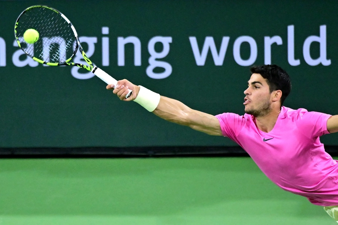 Alcaraz, el año pasado se convirtió en el número uno masculino más joven de la historia al ganar el Abierto de Estados Unidos. Foto Afp