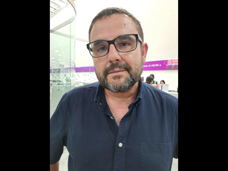 En entrevista, el catedrático de la Universidad de Granada, José Luis Moreno, lamentó el modelo de la derecha radical, que da a sus rasgos “un aspecto de rebeldía, lo cual fascina a los jóvenes, como si lucharan contra la ‘Matrix’”. Foto cortesía del Grupo Editorial Akal 