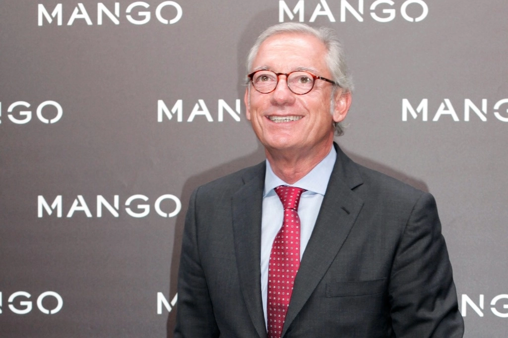 Isak Andic, fundador de la marca de moda española Mango, llega al desfile de otoño-invierno 2011 de Mango en París el martes 17 de mayo de 2011. Andic murió tras caerse mientras hacía senderismo cerca de Barcelona, ​​informó la compañía el 14 de diciembre de 2024. Foto Ap