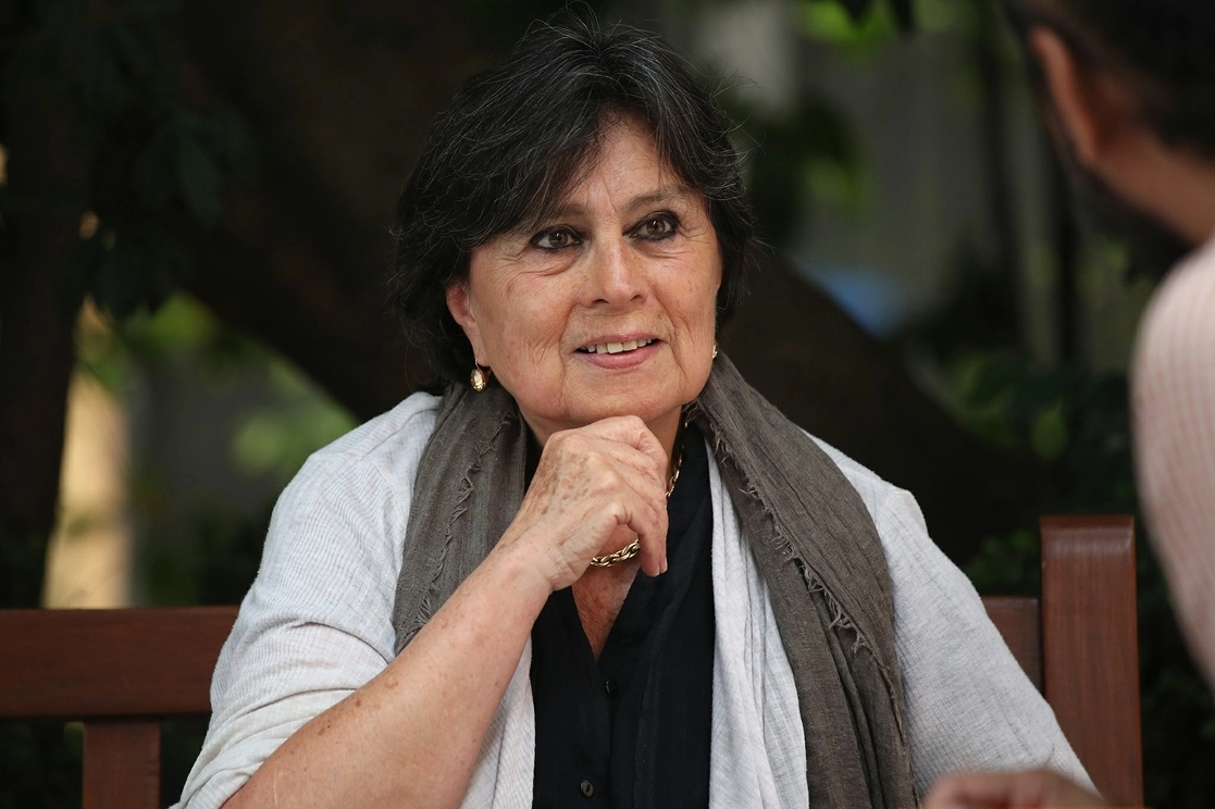 El libro más reciente de la también periodista será presentado el 14 de septiembre en Casa Lamm. Arriba, la autora durante la entrevista. Foto María Luisa Severiano