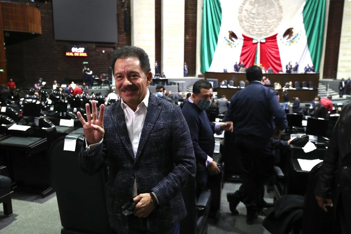 Para Morena, “el mejor regalo de cumpleaños del presidente Andrés Manuel López Obrador es la aprobación, la aceptación” popular, dijo el coordinador de esa bancada en San Lázaro, Ignacio Mier. Foto María Luisa Severiano