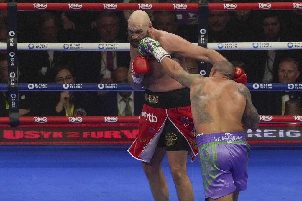 Der Riese Tyson Fury fällt in Riad erneut gegen Oleksandr Usyk