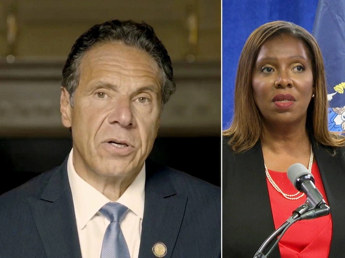 El gobernador de NY, Andrew Cuomo, niega las acusaciones de acoso sexual a 11 mujeres. A la derecha, la fiscal general del estado, Letitia James, el 3 de agosto de 2021. Foto Ap
