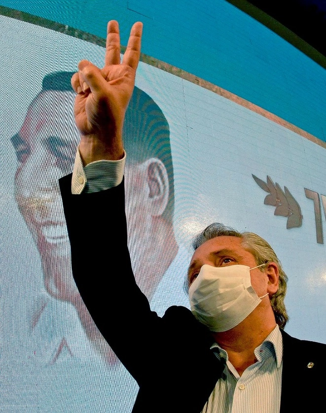 Alberto Fernández en la sede de la CGT. Foto Afp