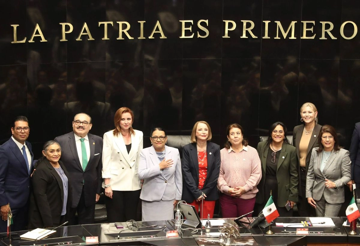 La secretaria de Gobernación, Rosa Icela Rodríguez, comparece ante el pleno del Senado, en la Ciudad de México, el 30 de septiembre de 2025. 