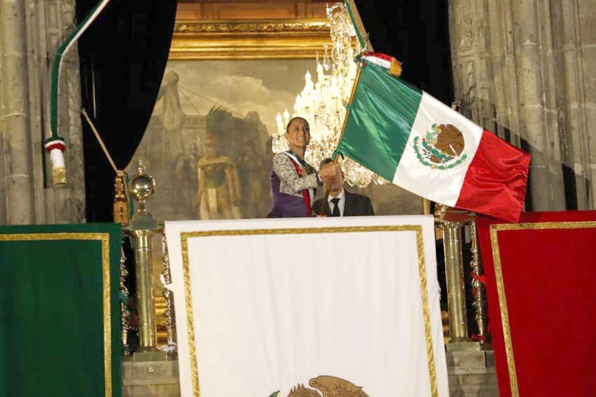 La presidenta Claudia Sheinbaum durante el grito de Independencia desde Palacio Nacional, el 15 de septiembre de 2025. Foto
